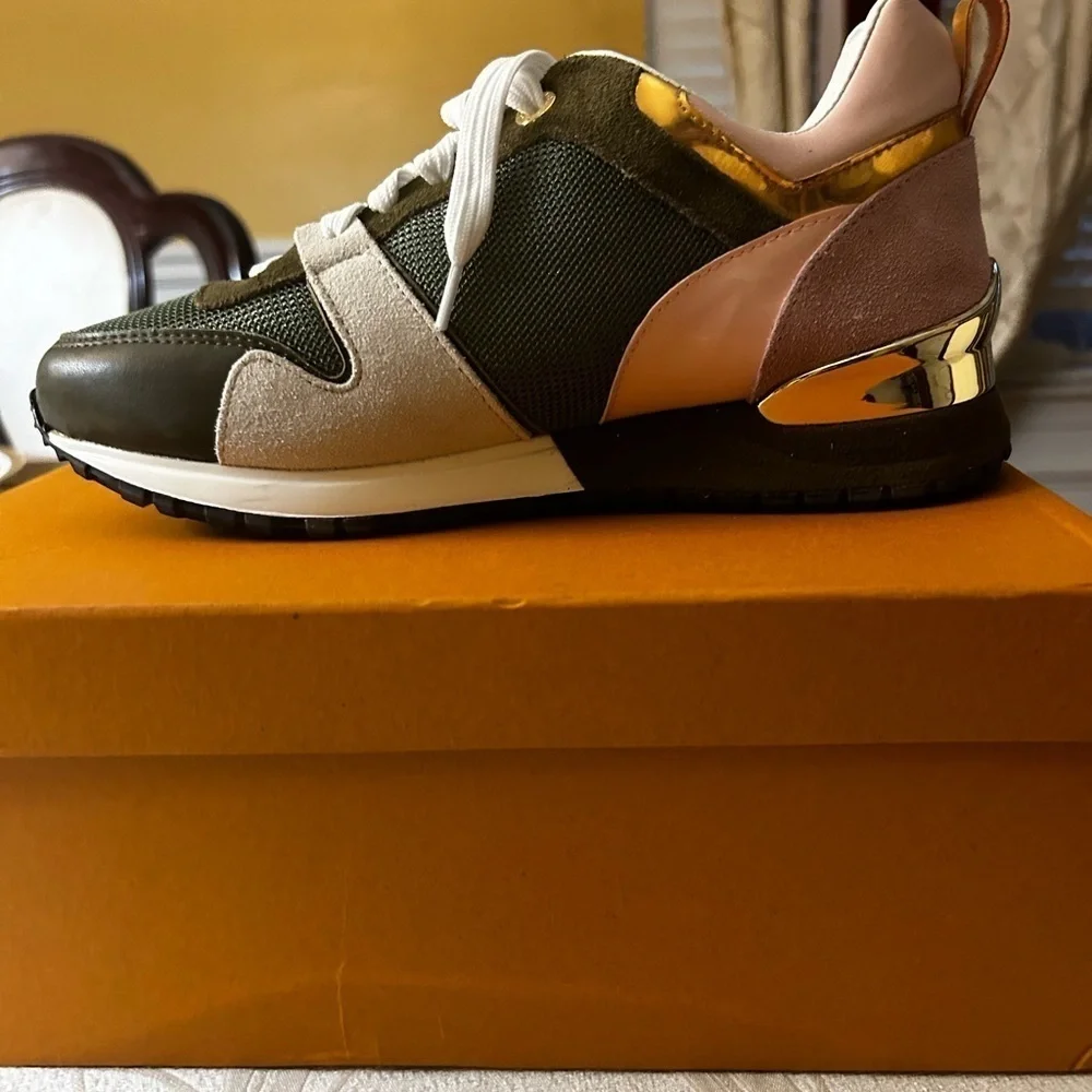LOUIS VUITTON  Suede Calfskin Run Away Sneakers 39 Kaki